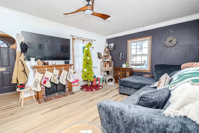 3213 45th Street, Des Moines, IA 50310