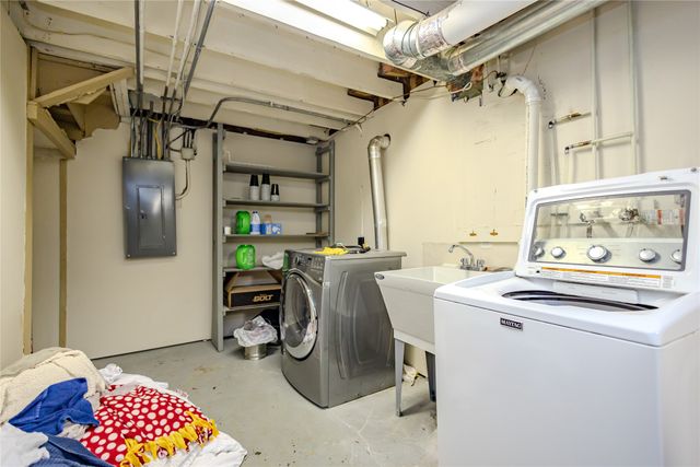 3213 45th Street, Des Moines, IA 50310