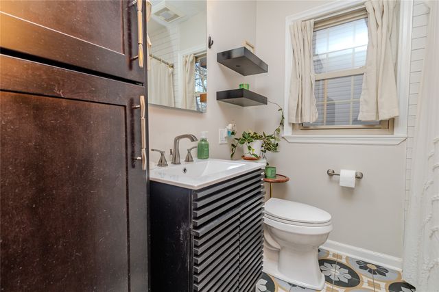 3213 45th Street, Des Moines, IA 50310