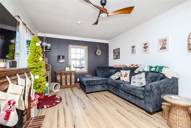 3213 45th Street, Des Moines, IA 50310