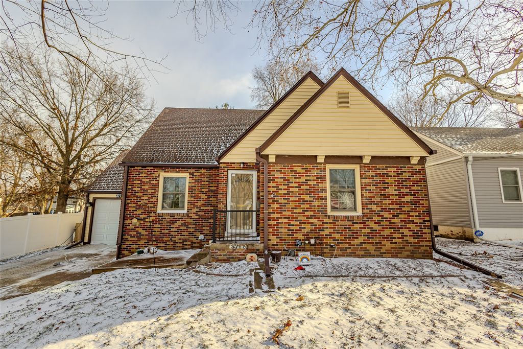 3213 45th Street, Des Moines, IA 50310