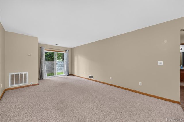 30336 Wedgewood Circle, Roseville, MI 48066