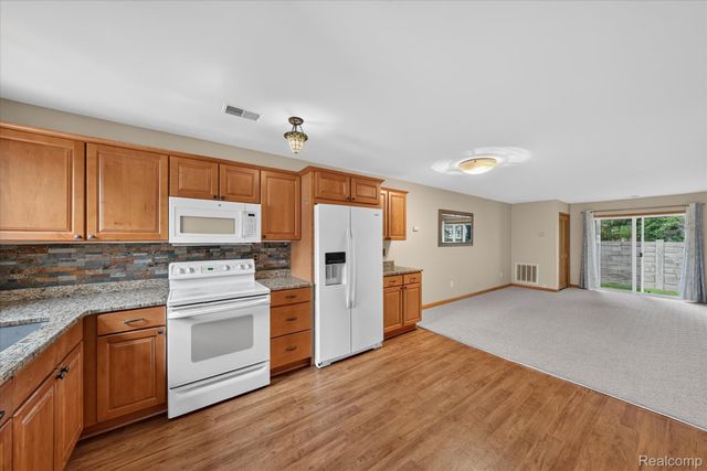 30336 Wedgewood Circle, Roseville, MI 48066