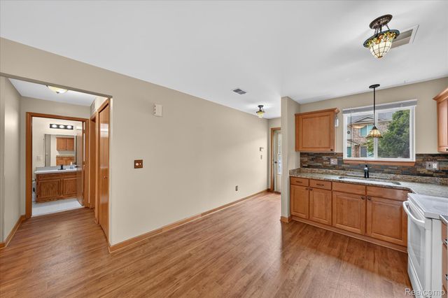 30336 Wedgewood Circle, Roseville, MI 48066