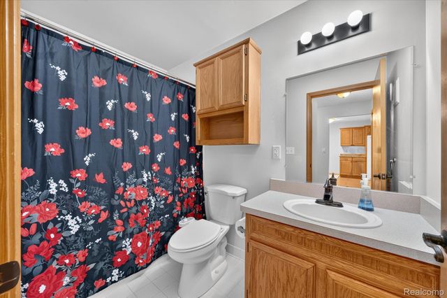 30336 Wedgewood Circle, Roseville, MI 48066