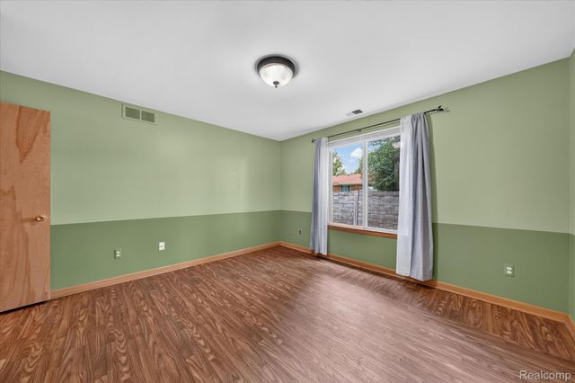 30336 Wedgewood Circle, Roseville, MI 48066