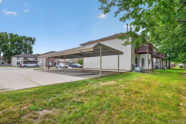 30336 Wedgewood Circle, Roseville, MI 48066