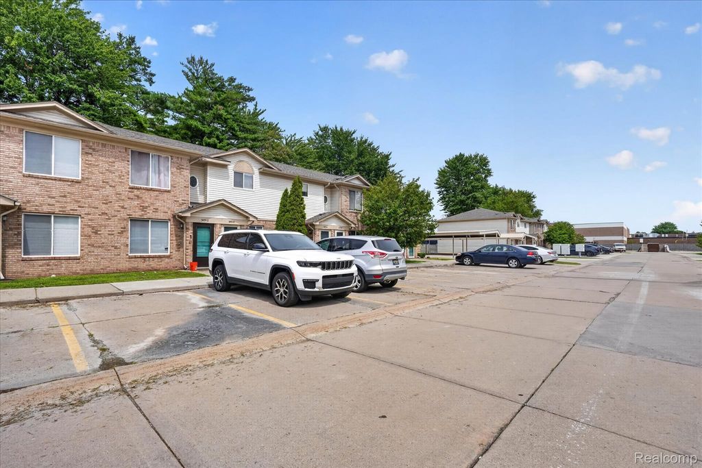 30336 Wedgewood Circle, Roseville, MI 48066