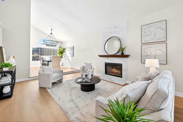 5075 Canyon Crest Dr, San Ramon, CA 94582