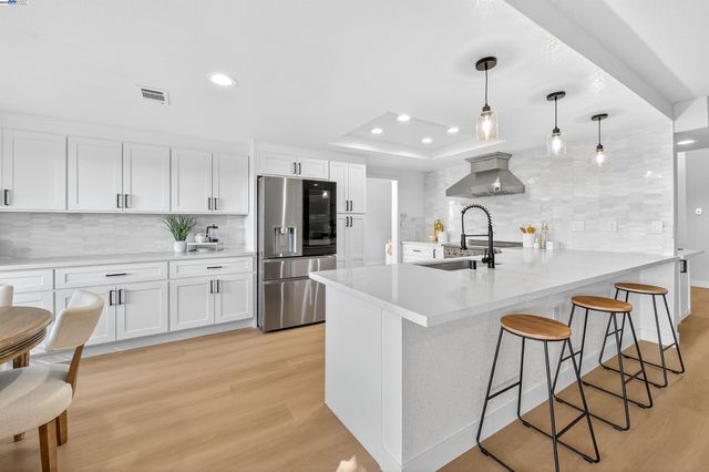 5075 Canyon Crest Dr, San Ramon, CA 94582