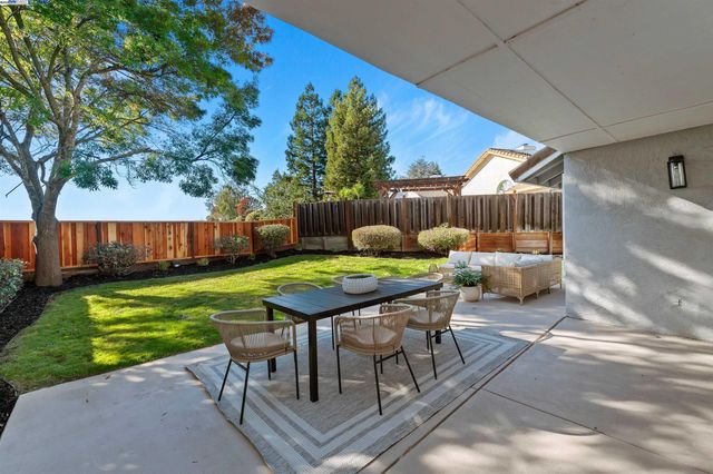 5075 Canyon Crest Dr, San Ramon, CA 94582