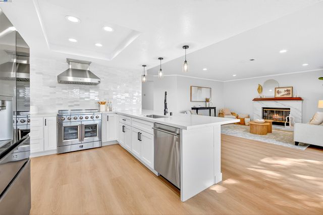 5075 Canyon Crest Dr, San Ramon, CA 94582