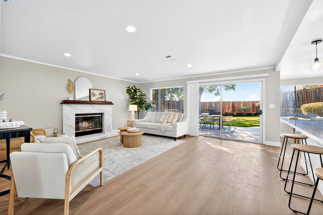 5075 Canyon Crest Dr, San Ramon, CA 94582