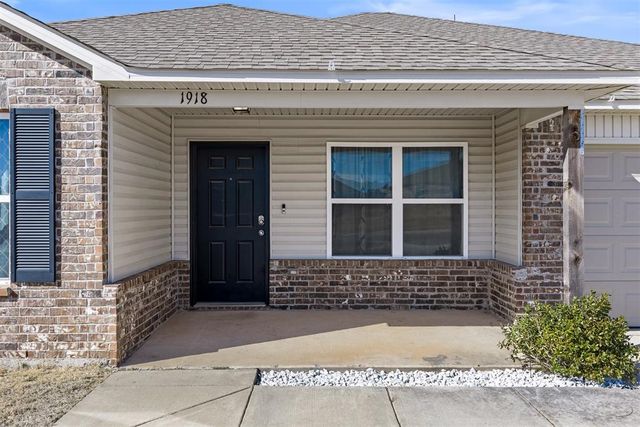 1918 Oak Tree, Shawnee, OK 74804