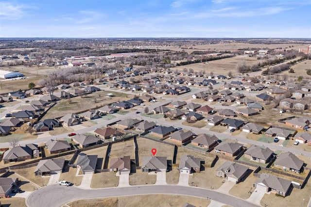 1918 Oak Tree, Shawnee, OK 74804