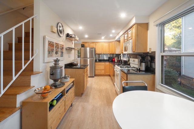29 Pinecliff Road 29, Boston, MA 02132