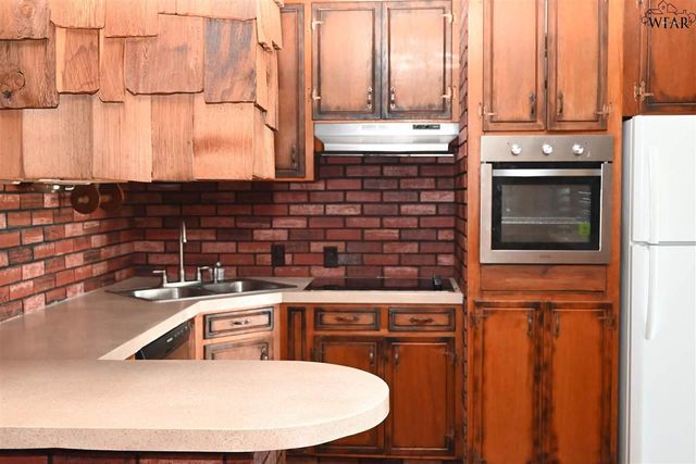 1956 N HWY 79, Wichita Falls, TX 76301