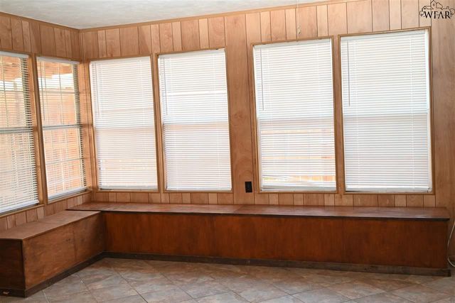 1956 N HWY 79, Wichita Falls, TX 76301