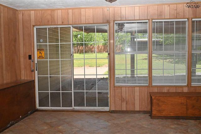 1956 N HWY 79, Wichita Falls, TX 76301