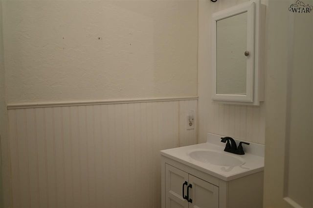 1956 N HWY 79, Wichita Falls, TX 76301