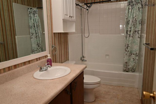 1956 N HWY 79, Wichita Falls, TX 76301