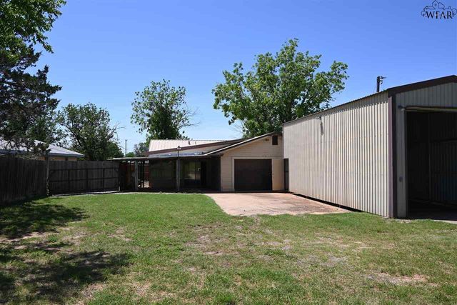 1956 N HWY 79, Wichita Falls, TX 76301