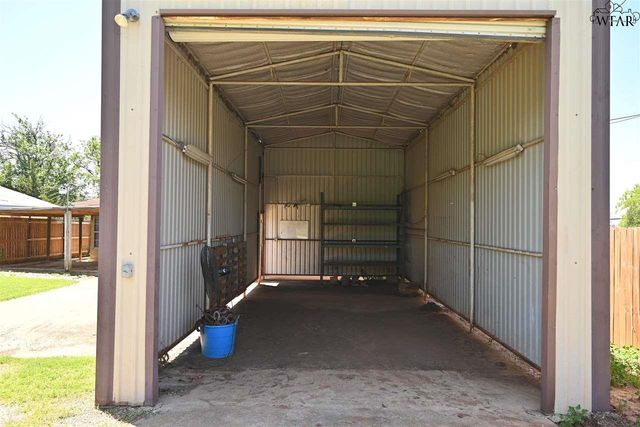 1956 N HWY 79, Wichita Falls, TX 76301