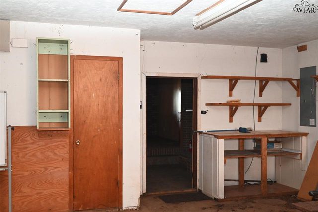 1956 N HWY 79, Wichita Falls, TX 76301