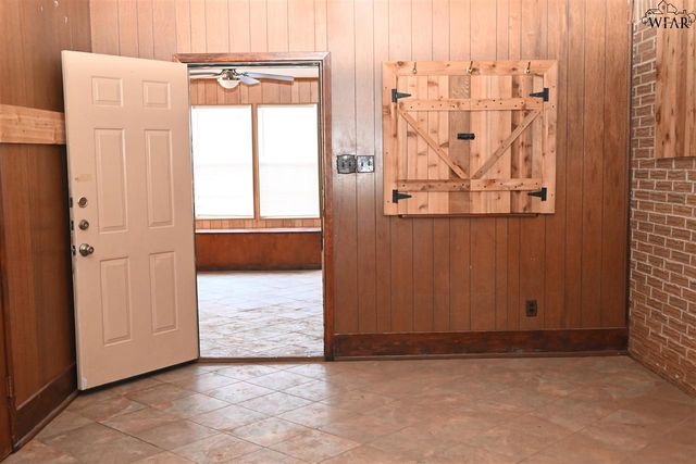 1956 N HWY 79, Wichita Falls, TX 76301