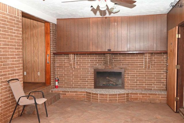 1956 N HWY 79, Wichita Falls, TX 76301