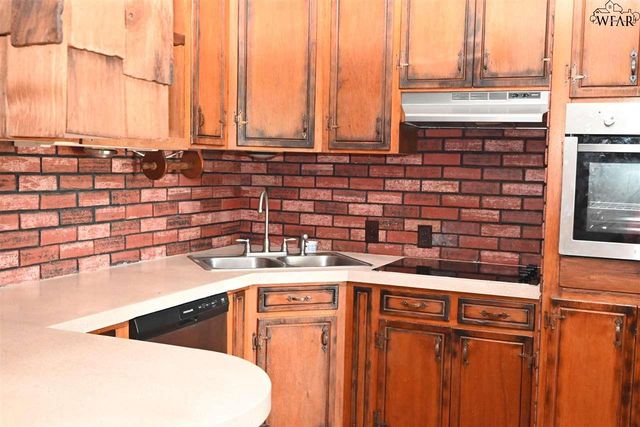 1956 N HWY 79, Wichita Falls, TX 76301