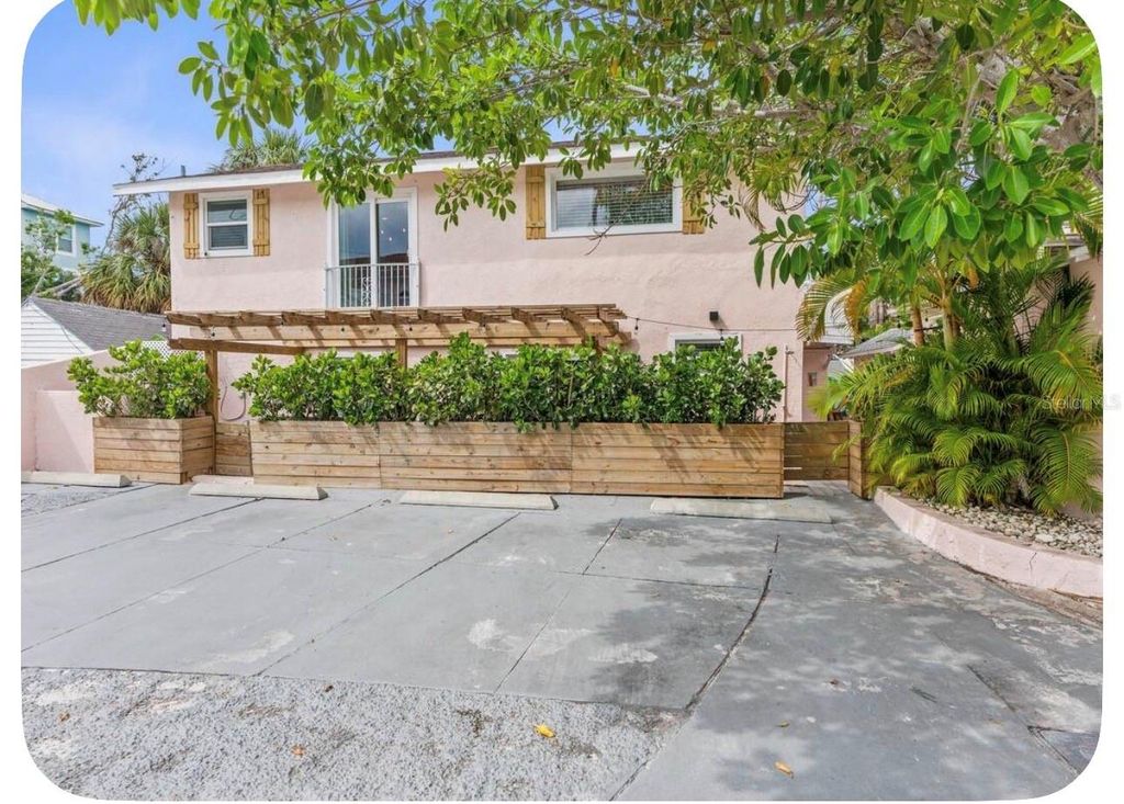 106 E BAY DRIVE, Treasure Island, FL 33706