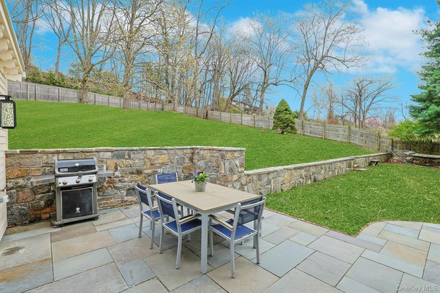 9 Strawberry Lane, Irvington, NY 10533