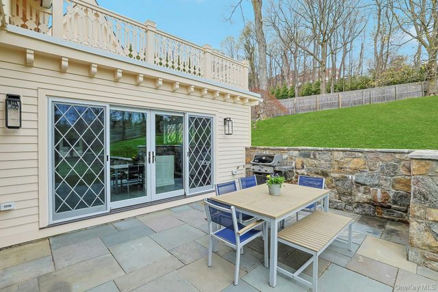 9 Strawberry Lane, Irvington, NY 10533
