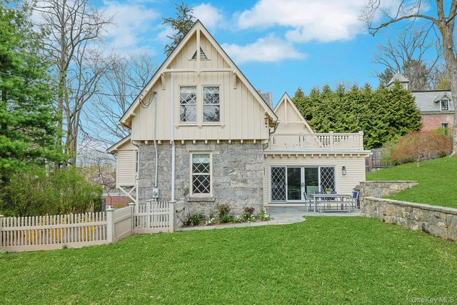 9 Strawberry Lane, Irvington, NY 10533