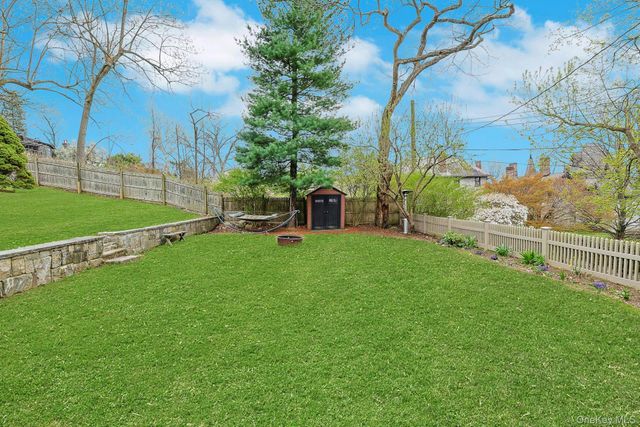 9 Strawberry Lane, Irvington, NY 10533