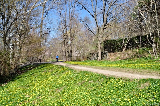 9 Strawberry Lane, Irvington, NY 10533