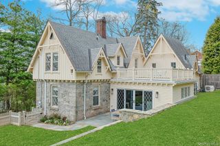 9 Strawberry Lane, Irvington, NY 10533