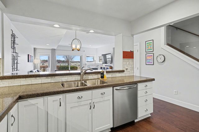 923 W Savidge Street, Spring Lake Vllg, MI 49456