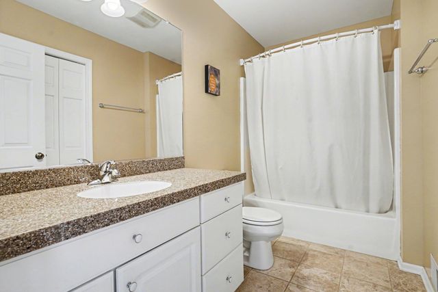 923 W Savidge Street, Spring Lake Vllg, MI 49456
