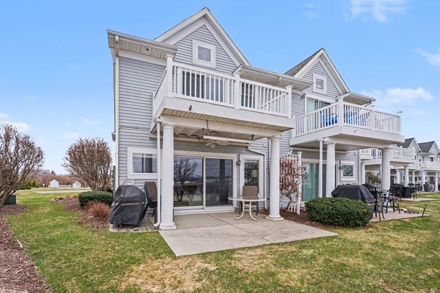 923 W Savidge Street, Spring Lake Vllg, MI 49456