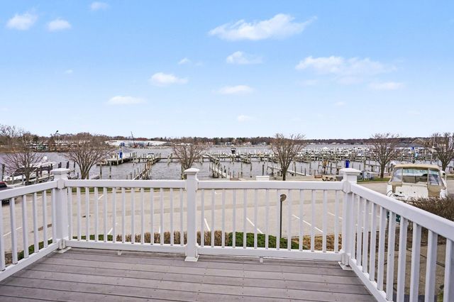 923 W Savidge Street, Spring Lake Vllg, MI 49456