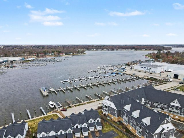 923 W Savidge Street, Spring Lake Vllg, MI 49456