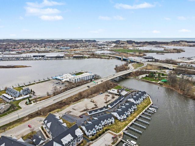 923 W Savidge Street, Spring Lake Vllg, MI 49456