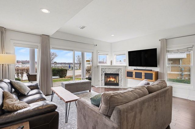 923 W Savidge Street, Spring Lake Vllg, MI 49456