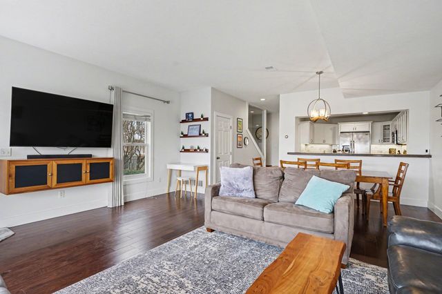 923 W Savidge Street, Spring Lake Vllg, MI 49456