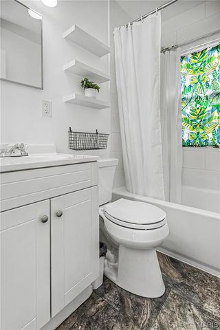 10725 Saint Lawrence Lane, St Ann, MO 63074