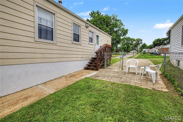 10725 Saint Lawrence Lane, St Ann, MO 63074