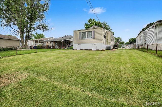 10725 Saint Lawrence Lane, St Ann, MO 63074