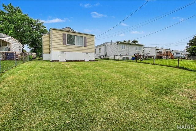 10725 Saint Lawrence Lane, St Ann, MO 63074